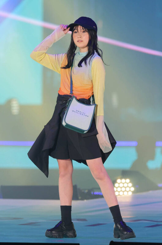 市川團十郎長女・堀越麗禾 おしゃれな着こなしで会場を魅了 堂々とランウェーを歩ききるのサムネイル